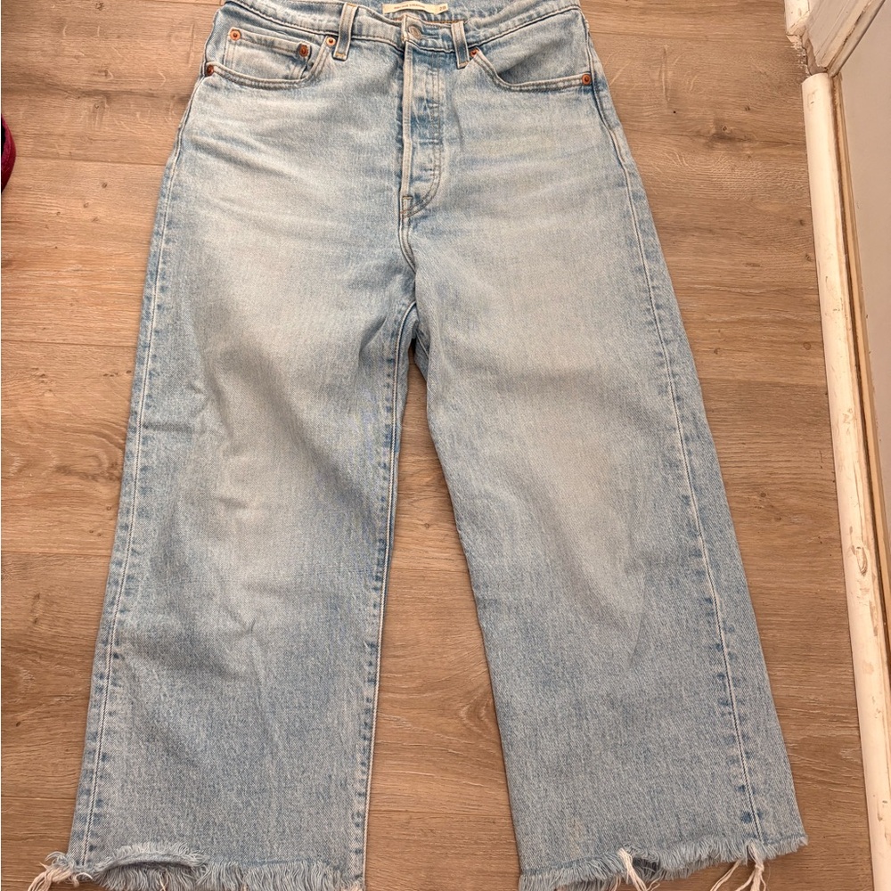 Levi Light Blue Women's cropped Jeans 28